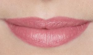 Lippenauffrischung-entsteht