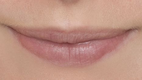 Lippenauffrischung-entsteht